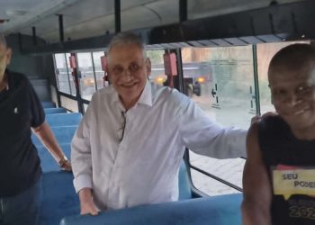 Prefeito testa ônibus recuperado e garante retorno do transporte escolar em Barra de São Francisco