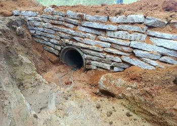 Bueiro é construído na Serra de Vargem Alegre/Barra de São Francisco, agora são 322 em seis anos de gestão  