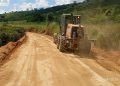 Manutenção de estradas segue por Vargem Grande de Itaúnas em Barra de São Francisco