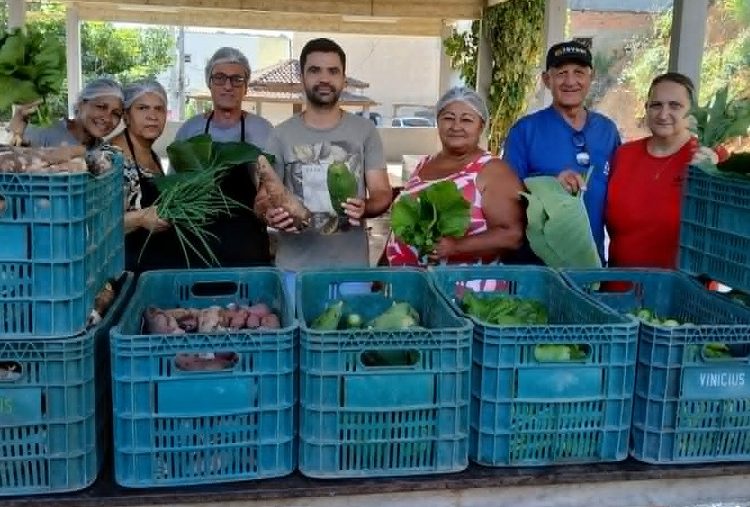Prefeitura francisquense faz entrega de verduras e legumes no Centro de Apoio Alimentar e Sopão Popular