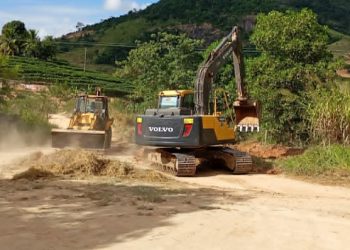Reabertura de estrada no Barro Preto em Paulista tem início em Barra de São Francisco