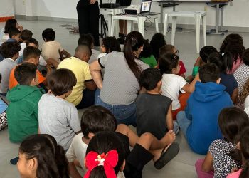 Escolas municipais de Barra de São Francisco recebem ações da campanha Maio Laranja