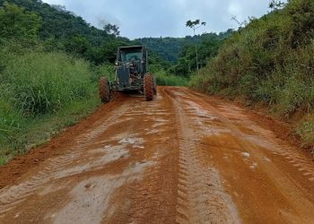 Patrolamento de estrada segue pela região do Córrego do Urubu pela Prefeitura francisquense nesta quinta (07)