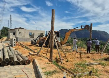 Construção de quiosque turístico na Torre de TV de Barra de São Francisco segue avançando