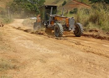 Patrolamento de estrada segue pela região do Espera que Vem, Vila Palmares, sentido Fazenda Gavião pela Prefeitura francisquense