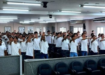 Jovens francisquenses reafirmam compromisso com a Pátria em emocionante cerimônia de Juramento à Bandeira
