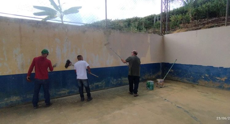 Iniciada a reforma da quadra de esportes e lazer de São João de Itaperuna em Barra de São Francisco