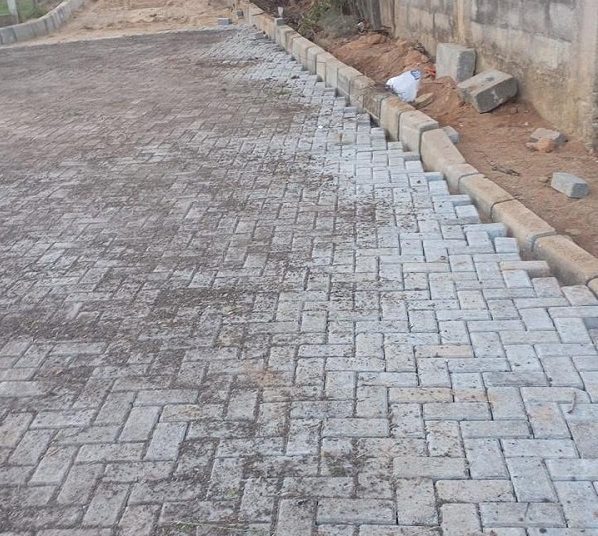 Prefeitura de Barra de São Francisco inicia pavimentação com bloquetes no povoado do Cascudo, realizando antigo sonho da comunidade