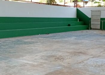 Quadra esportiva de Cachoeirinha de Itaúnas em Barra de São Francisco está sendo reformada