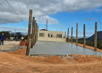 Construção de quiosque turístico na Torre de TV de Barra de São Francisco continua avançando