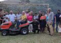 Trator cortador de grama é entregue à comunidade esportiva do Córrego Palmital, em Vila Poranga