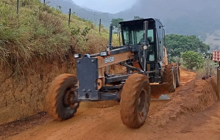 Patrolamento de estrada segue por várias regiões de Cachoeirinha de Itaúnas em Barra de São Francisco
