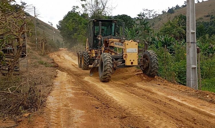 Patrolamento de estrada segue pela região do Córrego da Queixada em Barra de São Francisco