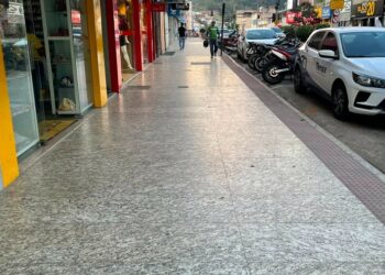 Prefeito de Barra de São Francisco assina ordem de serviço para continuidade do Calçadão no Centro nesta segunda-feira (13)