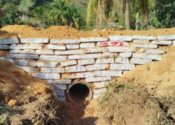 Bueiro é construído em Vargem Grande de Itaúnas em Barra de São Francisco, agora são 331 em cinco anos e sete meses de gestão