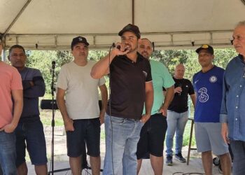 Prefeito Enivaldo dos Anjos entrega pavimentação com bloquetes no povoado do Cascudo, em Barra de São Francisco