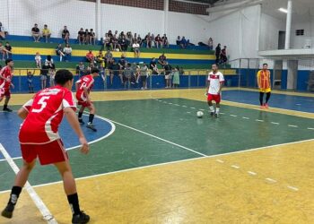 Campeonato Perna de Pau de Futsal teve início com goleada nesta terça feira (18) no Ginásio de Esportes de Barra de São Francisco