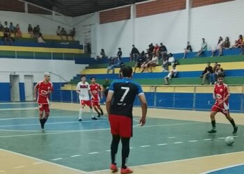 Goleadas marcam os jogos do Campeonato Perna de Pau de Futsal nesta quinta-feira (27) em Barra de São Francisco
