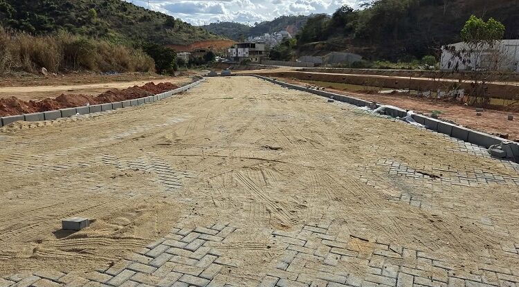 Prefeitura de Barra de São Francisco inicia pavimentação da Rua Projetada no bairro Vila Vicente
