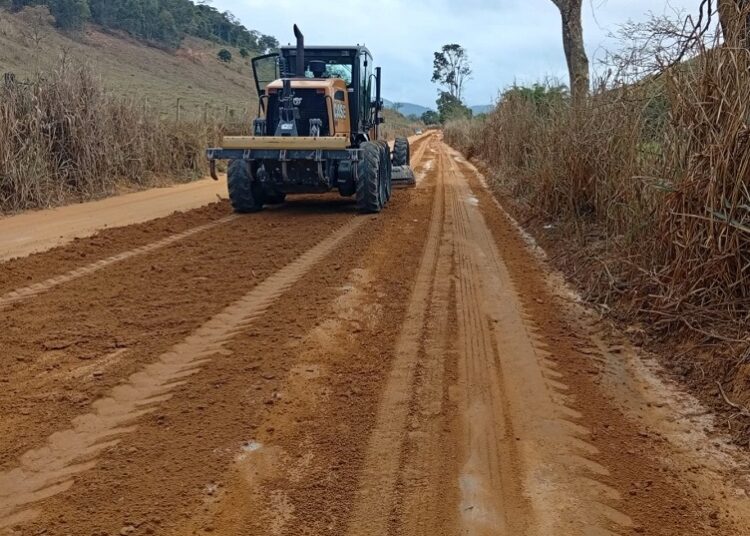Patrolamento de estrada segue pela região da Secadeira em direção a Monte Sinai em Barra de São Francisco
