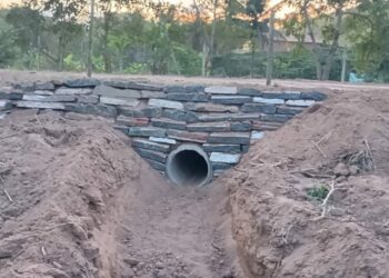 Bueiro é construído no Córrego Santa Angélica em Barra de São Francisco, agora são 334 em cinco anos e oito meses de gestão