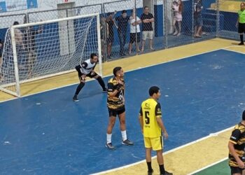 Campeonato Perna de Pau de Futsal francisquense movimentou o ginásio nesta terça-feira (22), no masculino e feminino