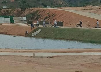 Obras do Lago Jesus Cristo avançam com plantio de grama no bairro Vila Vicente, em Barra de São Francisco