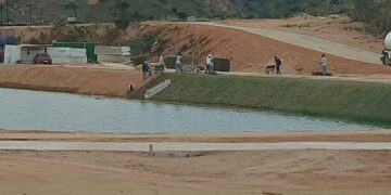 Obras do Lago Jesus Cristo avançam com plantio de grama no bairro Vila Vicente, em Barra de São Francisco