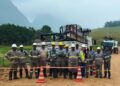 Iniciada a extensão da rede elétrica para campo de futebol no Barro Preto, em Barra de São Francisco