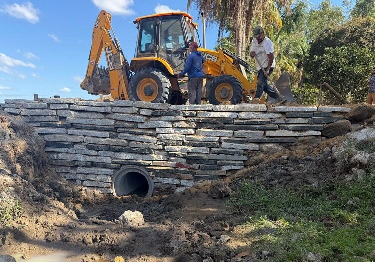 Bueiro é construído na Cabeceira do Fuzil em Barra de São Francisco, agora são 335 em cinco anos e oito meses de gestão