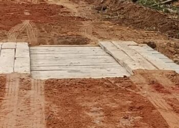 Ponte de madeira é construída em Santo Antônio pela Prefeitura francisquense, agora são 162 em 5 anos e nove meses de gestão