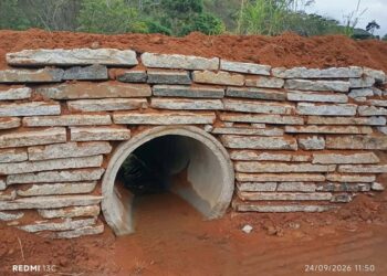 Dois novos bueiros são construídos em Cachoeirinha de Itaúnas, em Barra de São Francisco; número chega a 338 em cinco anos e nove meses de gestão