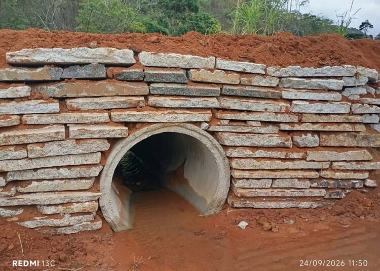 Dois novos bueiros são construídos em Cachoeirinha de Itaúnas, em Barra de São Francisco; número chega a 338 em cinco anos e nove meses de gestão