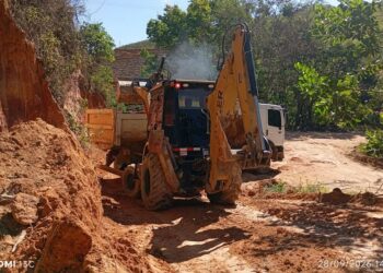 Prefeitura realiza aterro para melhorar acesso na Serra do Córrego Boa Sorte Esquerdo em Rio do Campo
