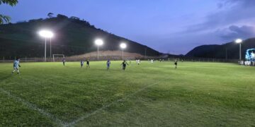 Iluminação de campo de futebol vira festa na comunidade de Barro Preto, em Barra de São Francisco