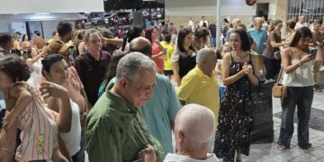 Prefeito de Barra de São Francisco entrega à população segunda fonte luminosa da Praça da Bíblia