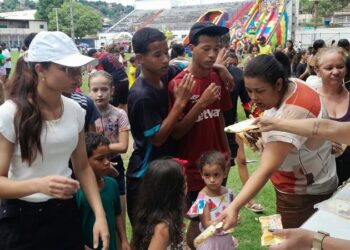 Festa do Dia das Crianças reúne centenas de famílias no Estádio de Barra de São Francisco