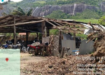 Vendaval causa destelhamento de casas, queda de árvores e deslizamentos em Barra de São Francisco