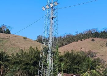Iluminação do campo de futebol do distrito de Santo Antônio é concluída em Barra de São Francisco