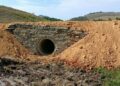 Mais um bueiro construído em Paulista em Barra de São Francisco; número chega a 341 em cinco anos e nove meses de gestão