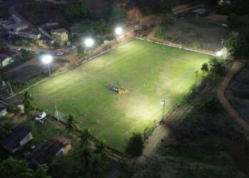 Iluminação do campo de futebol de Santo Antônio, em Barra de São Francisco, fica espetacular