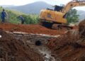 Mais um bueiro construído em Vargem Alegre em Barra de São Francisco; número chega a 342 em cinco anos e dez meses de gestão