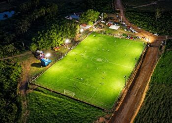 Barra de São Francisco ilumina dez campos de futebol em quase seis anos de gestão de Enivaldo dos Anjos